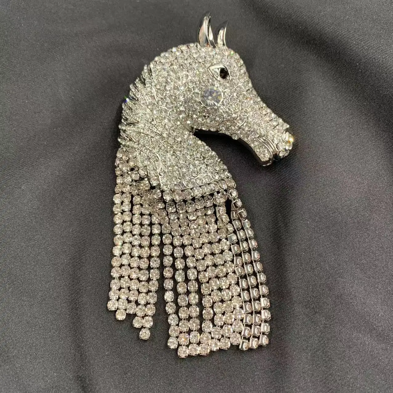 Brooch Thickened White Gold Glass Diamond Material Horse Head Brooch Fashionable Brooch Inlaid with Diamonds Small Horse Pin