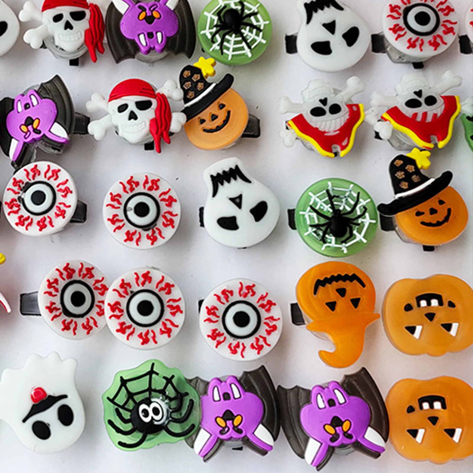 

50pcs Halloween Party Gifts Creative Led Luminous Ghost Eyes Skull Pumpkin Shaped Ring Trick Or Treat Party Bag Fillers 2025