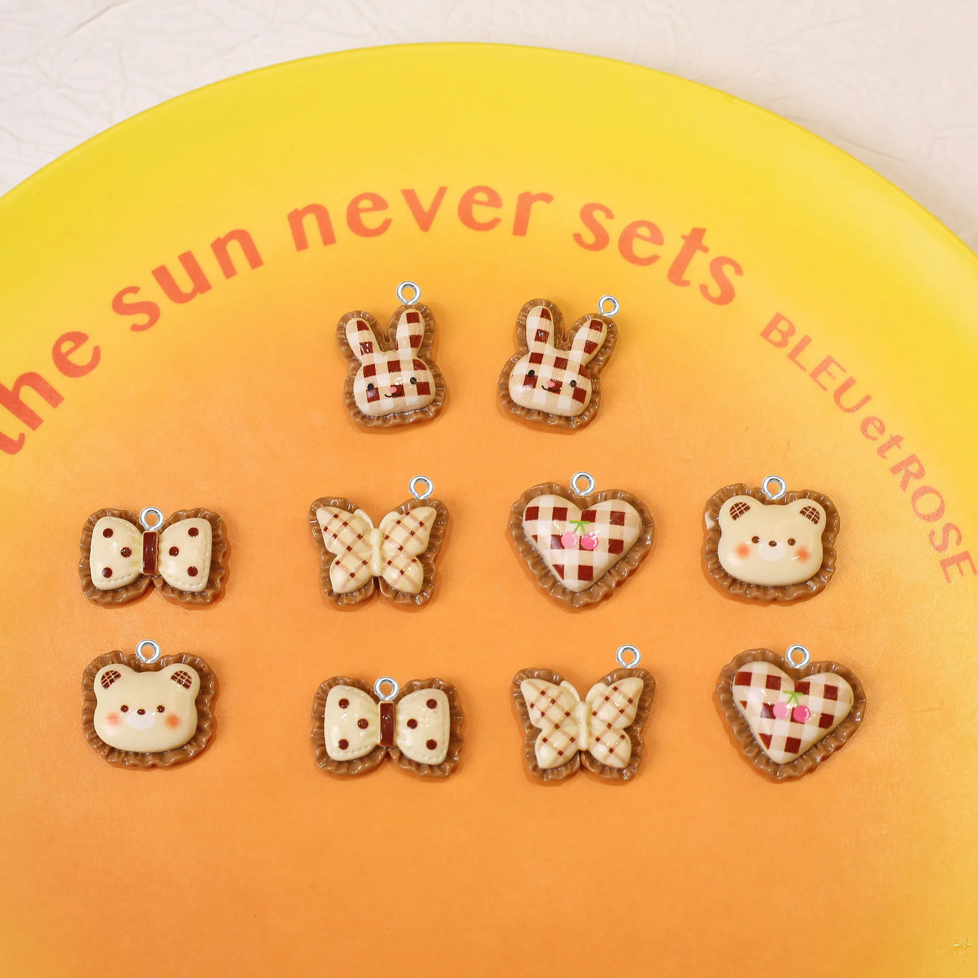 20pcs Mini cartoon polka dot bow-tie bear rabbit resin pendant Handmade accessory pieces Keychain Mobile phone case decoration