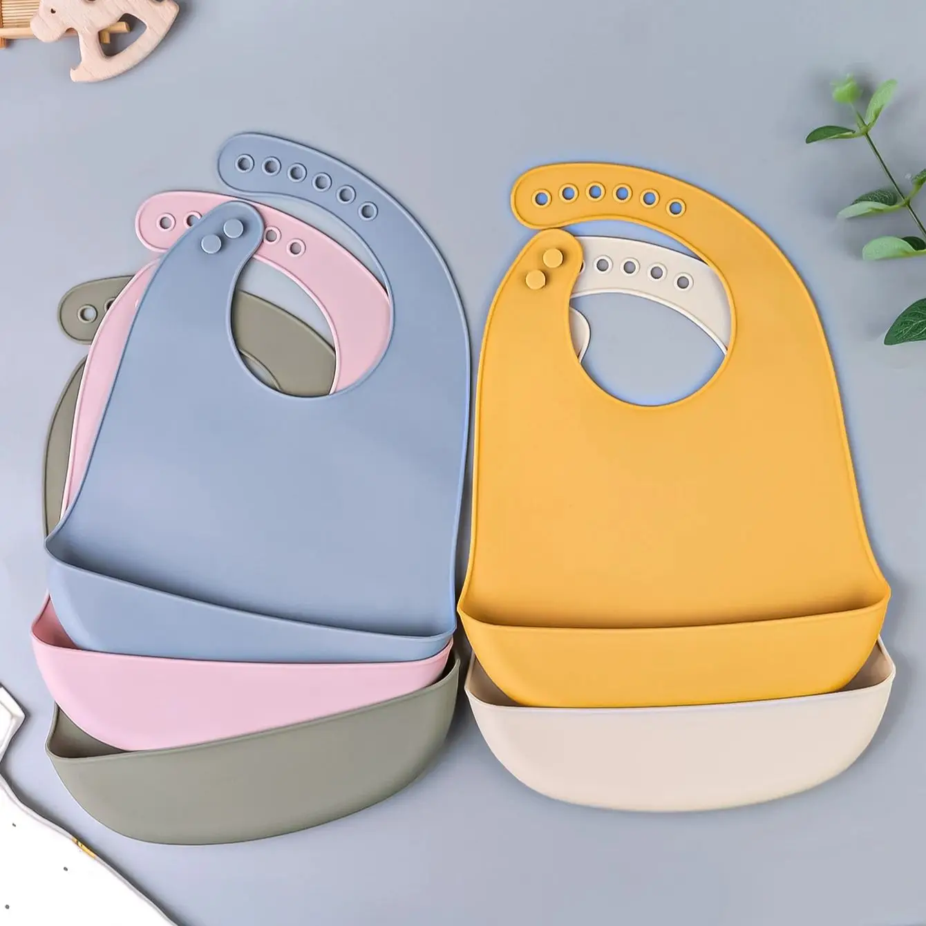 

Baby Bib Silicone Waterproof Bib Pockets EVA Waterproof Lunch Feeding Bibs with Cartoon Pattern Durable Silicone Bib