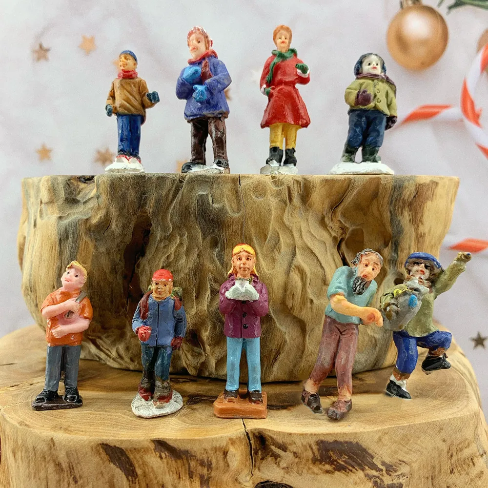 Mini Winter Villager Figurines 3D Fridge Magnet Set, Resin Christmas Snow Scene Souvenir, Holiday Collectible Travel Gift