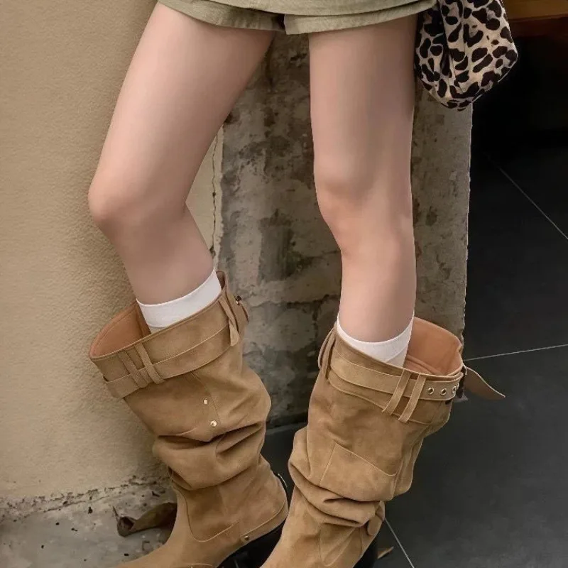 

Тонкие сапоги. Женские ботинки из коричневого ворса с большим запахом диаметром 2025 года.