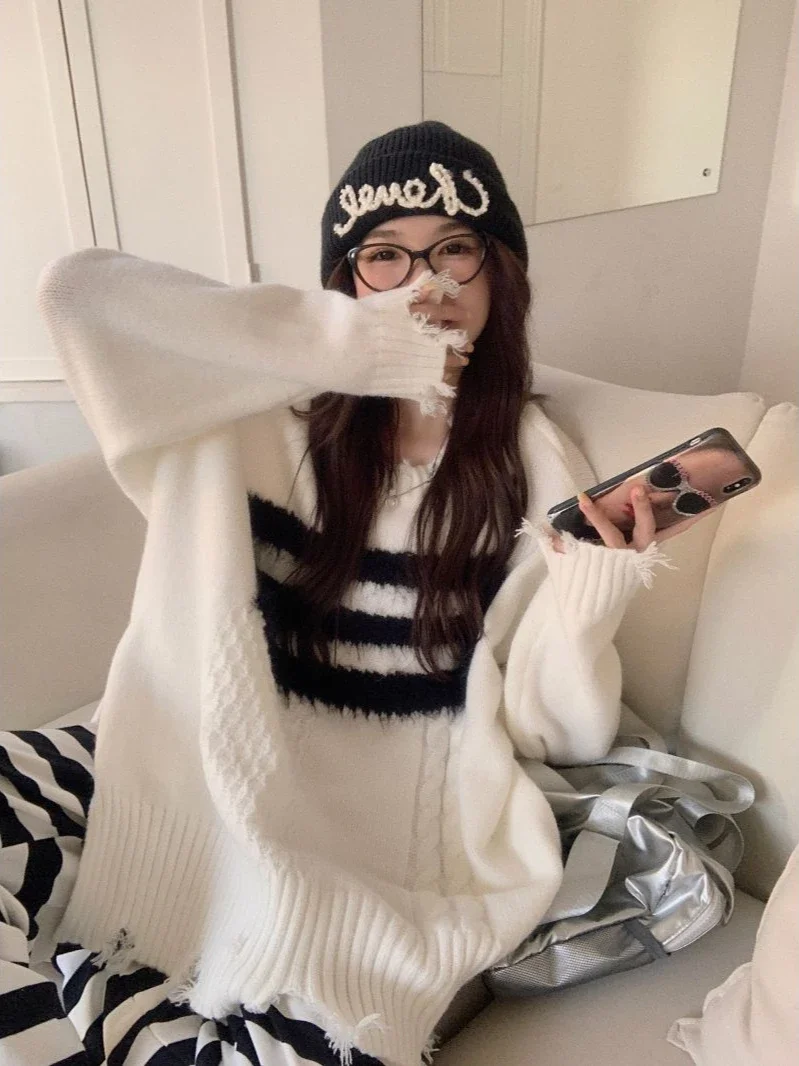 Knitted Sweaters for Women White Round O Neck Torn Female Pullover Graphic Clothes Fashion 2024 Light Trend Japanese Style Fall