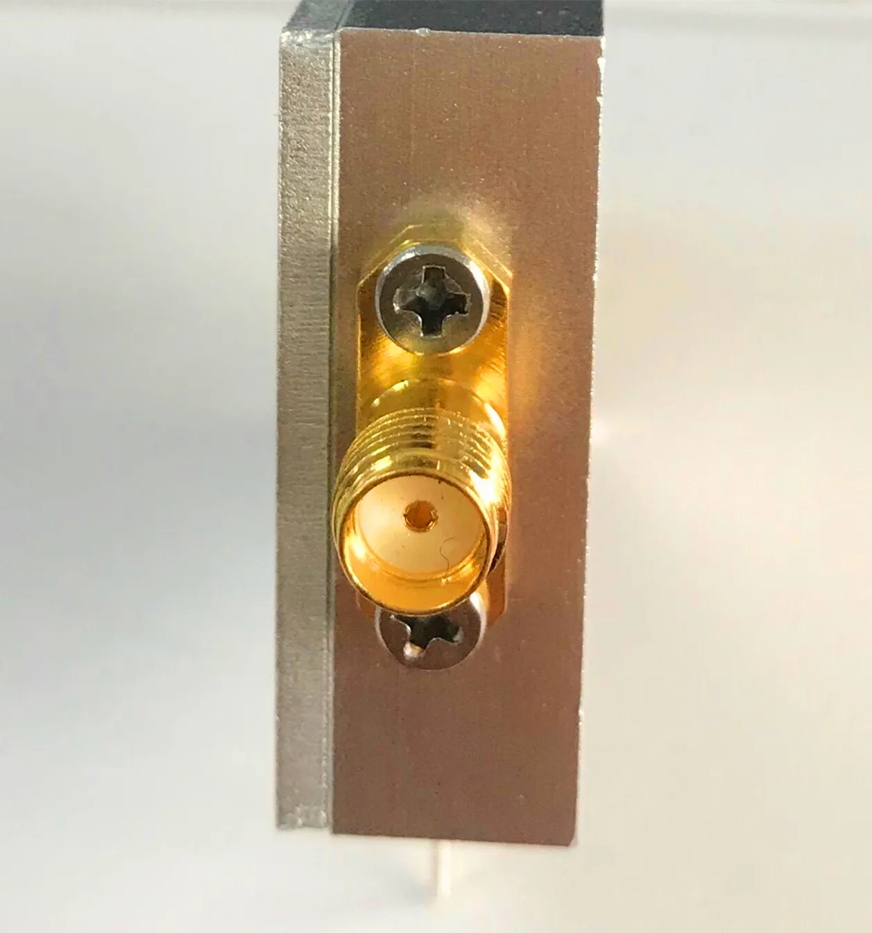 0.3-7G RF Amplifier Suara Rendah LNA Amplifier Daya Sedang Broadband Daya Rendah