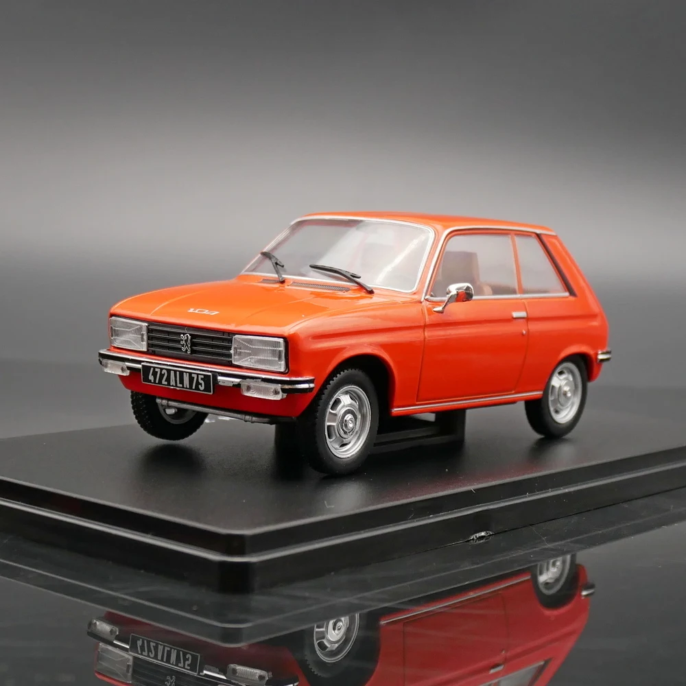 

1:24 Scale P104 ZS 1976 Alloy Car Model Ornaments