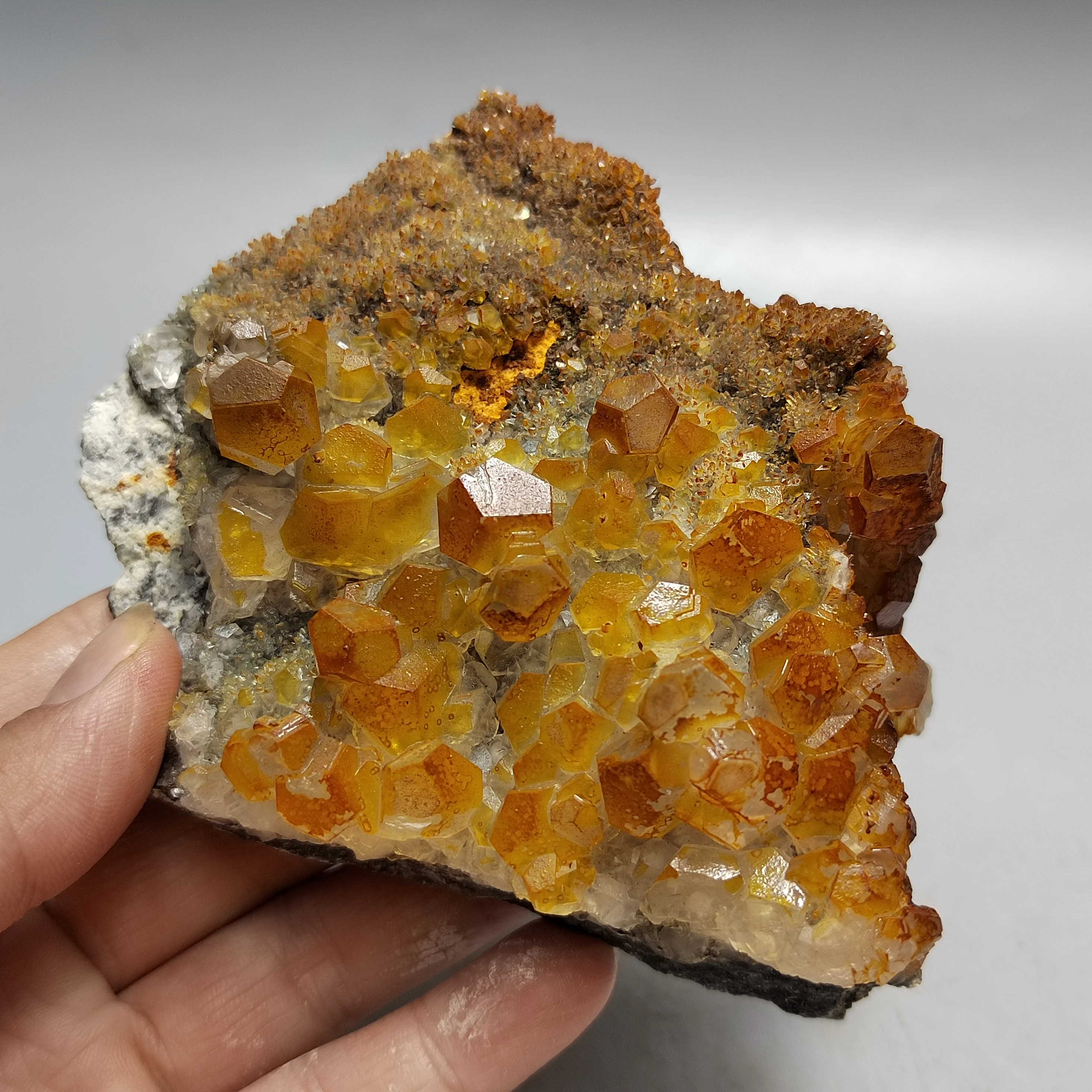 363.4g100% natural Benz yellow skin dirty calcite natural mineral crystal raw stone jewelry collection decorations