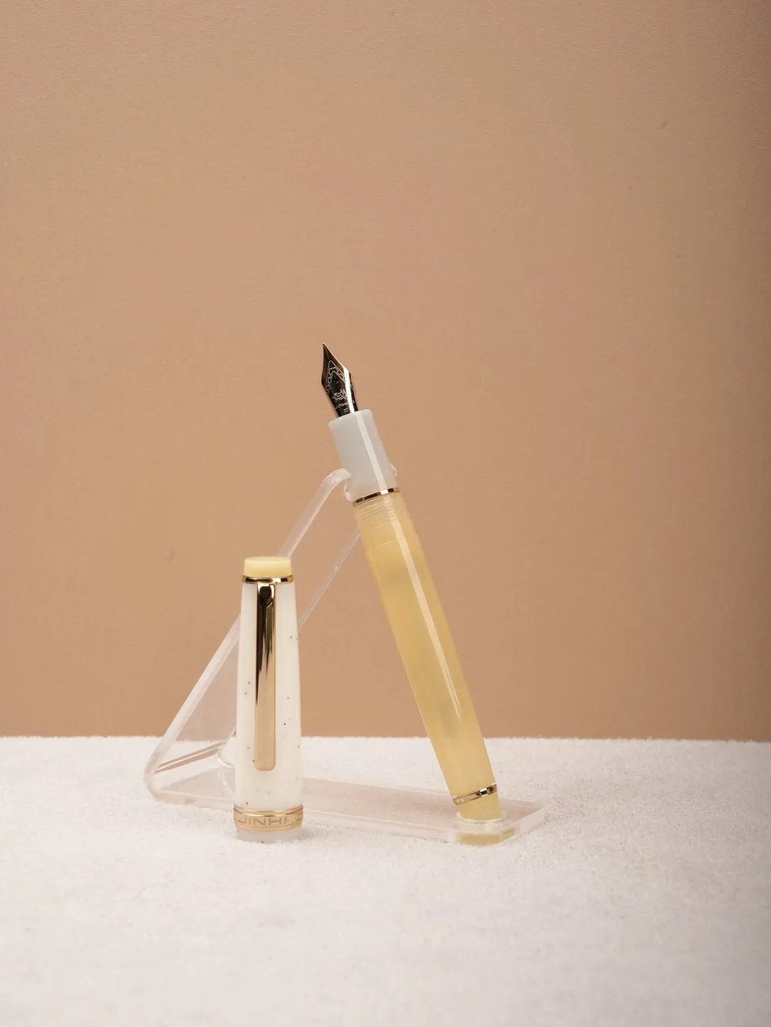 

Jinhao 82 Limited Osmanthus Lotus Root Powder Sugar Cake Fountain Pen