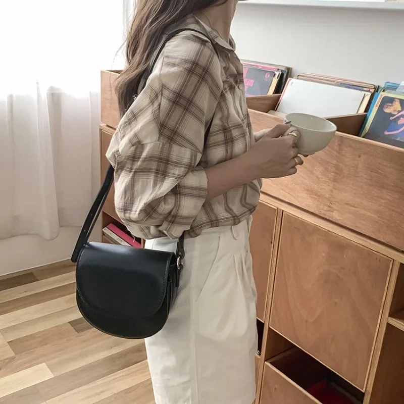 

Retro Saddle Shoulder Bag New Shoulder Slung Korean Version of Ins Super Fire Female Girl Designer Bags Luxury