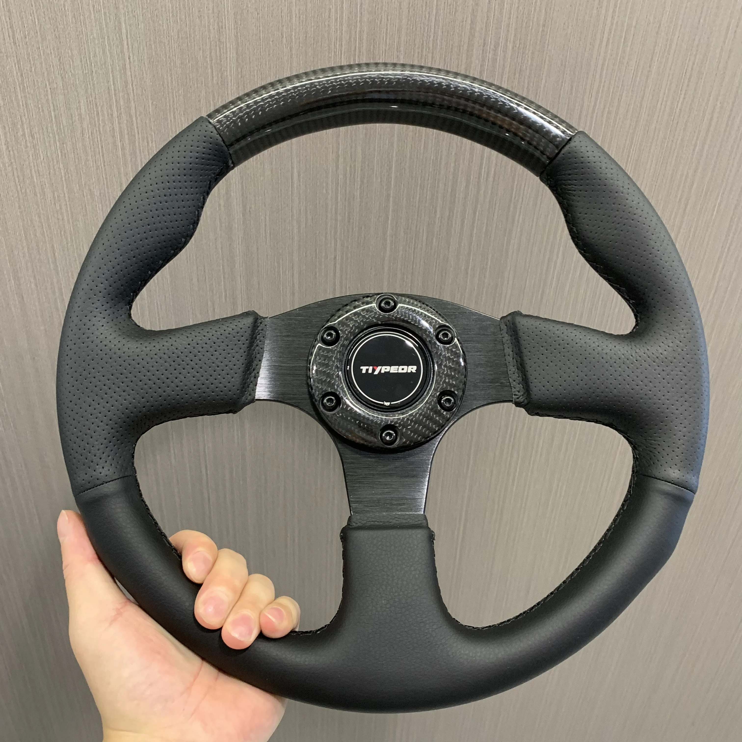

TIYPEOR Universal 330mm Real Carbon Fiber And Leather Steering Wheel Black Enhanced Experience