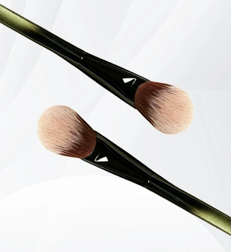 1 Stück Professioneller Weicher Schräger Rouge-Pinsel für Flüssiges Rouge, Creme, Konturierung und Puder Hochwertiges Rouge-Make-up-Tool – Detail 3