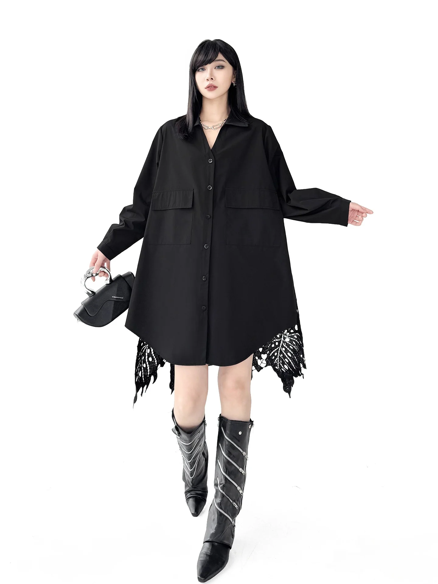 

Женское платье средней длины с эффектом похудения, кружевными вставками, дизайнерским акцентом, рукавами «летучая мышь» и V-образным вырезом на пуговицах