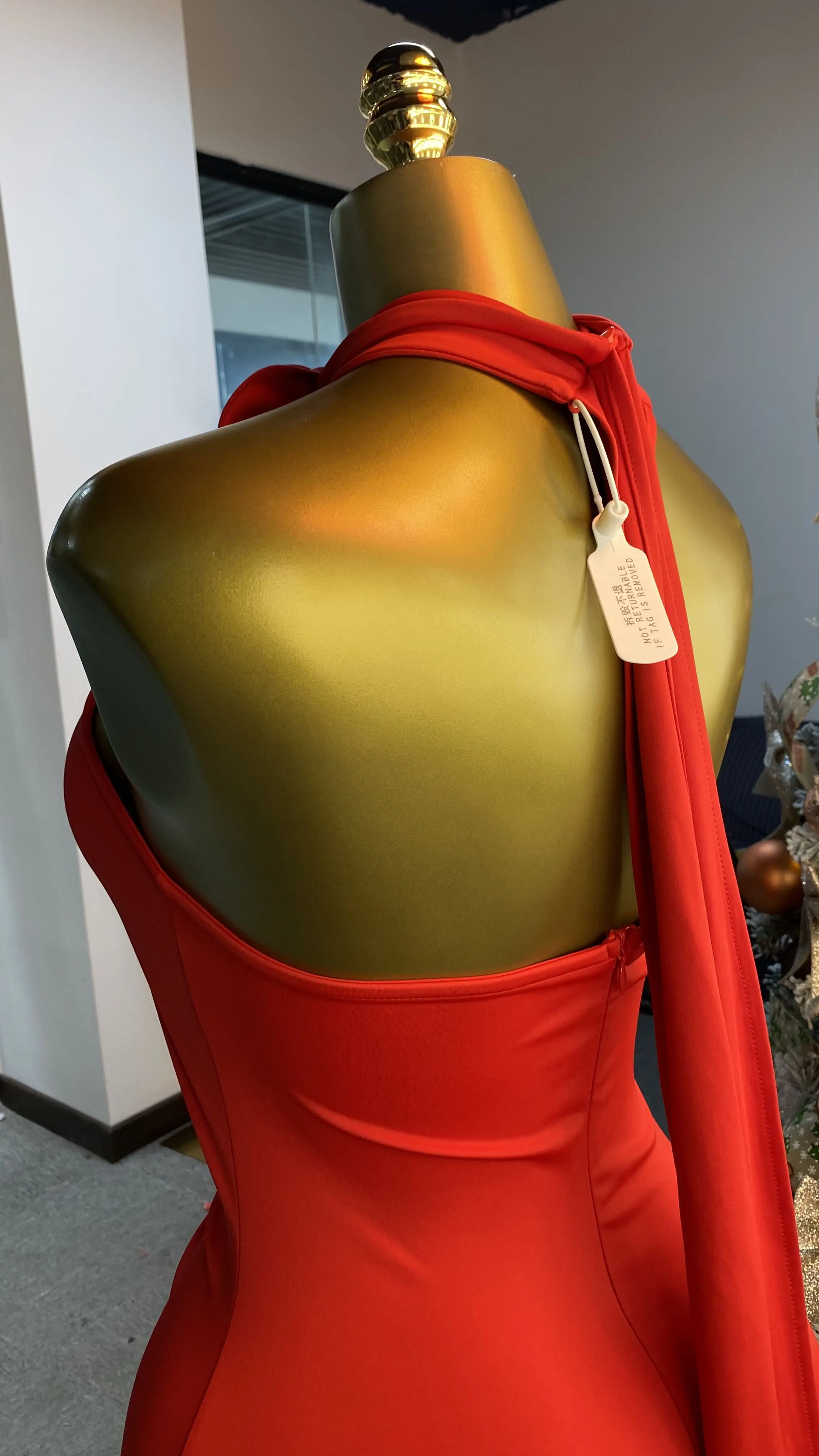 فستان نسائي أنيق وراقي من الساتان الأحمر مزين بالزهور ورقبة عالية من الساتان-GZXX115