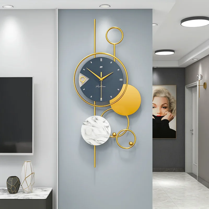 Light luxury wall clock, living room high-end, modern and simple home decoration clock, wall hanging punch-free creative quartz