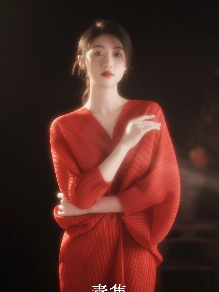 

Red Chinese National Style Portrait Photography Studio Art Photos Individual Photography Personalized Artistic Clothing