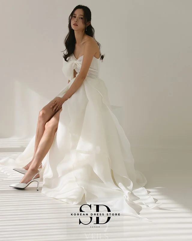 Sondr Корейские свадебные платья Современные без бретелек с бантом Индивидуальное вечернее платье Hi-Lo Шелковые свадебные платья из органзы