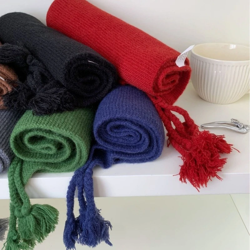 Einfacher handgefertigter Quasten-Strickschal in Dreiecksform für Damen, Winter-Schal, elegant, kombinierbar mit warmen Nackenschutzschals. – Detail 6