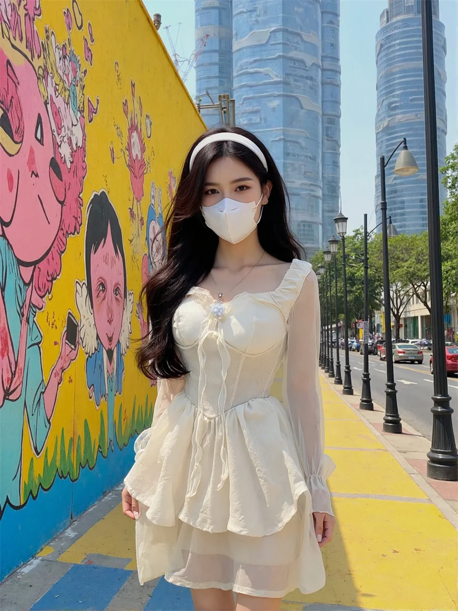 ชุดเดรสผู้หญิงสีขาว ทรงเข้ารูป สไตล์หวาน ผ้าบางเบา ใส่สบาย เหมาะสำหรับฤดูใบไม้ร่วง ปรับได้ ใช้เป็นชุดนอนได้ ดีไซน์สวยงาม ทรงเข้ารูป