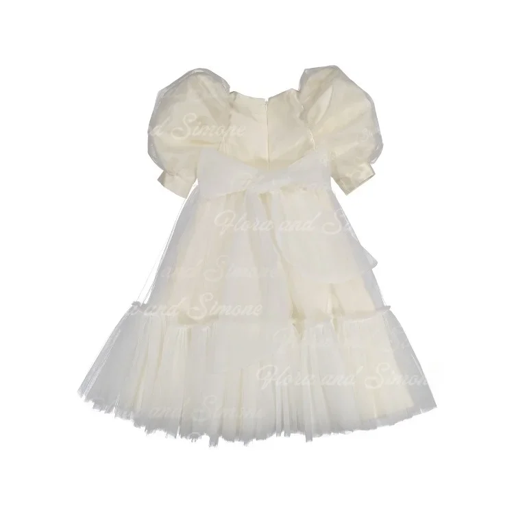 Elegante satijnen bloemenmeisjesjurk met bubbelmouwen voor bruiloft Ronde hals Pluizige kinderverjaardag Eerste communiejurk op maat