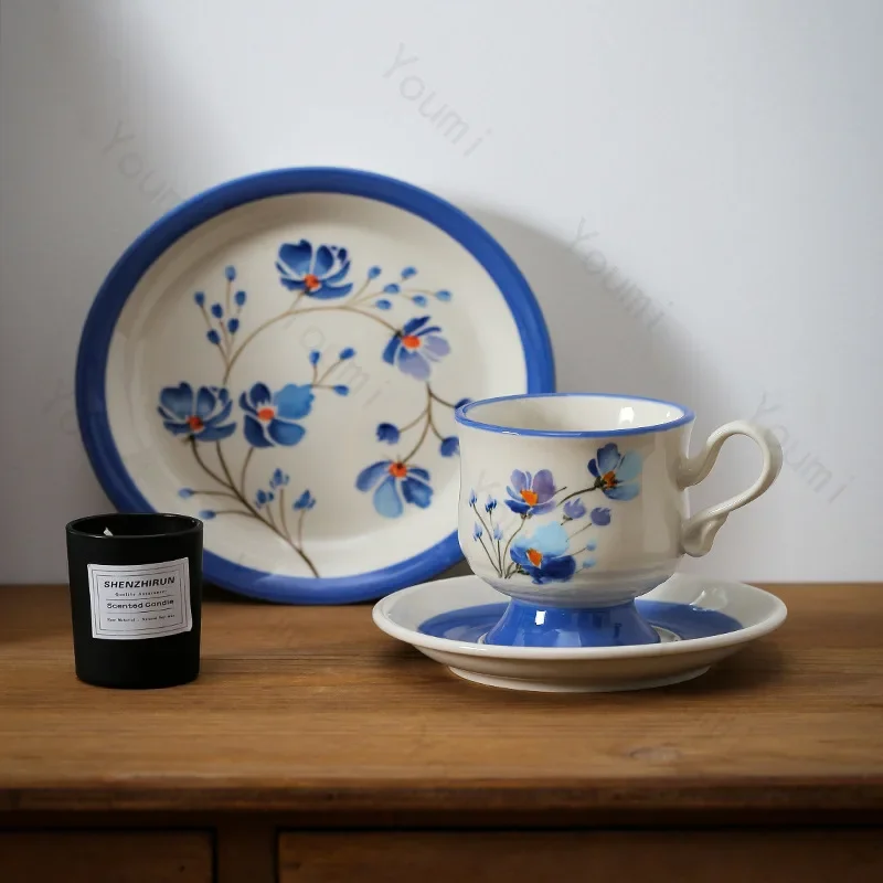 Tazze da caffè in ceramica con fiori dipinti a mano creativi Set da tè pomeridiano in stile francese retrò piatti per panini per la colazione a casa tazza di latte