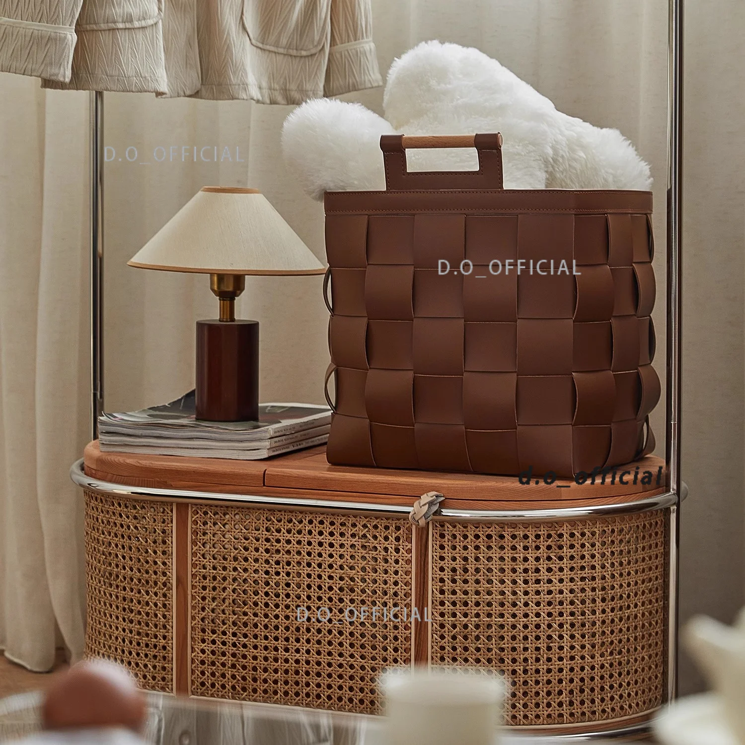 Retro light luxury storage basket hand-woven Nordic home storage basket saddle leather high-value cloakroom dirty clothes basket