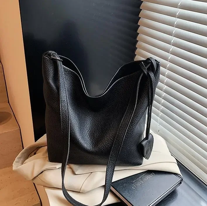 

Soft Leather Commuting Armpit Bag for Women 2025 New Style Simple Casual Mother and Child Bag Large Capacity Tote Bag