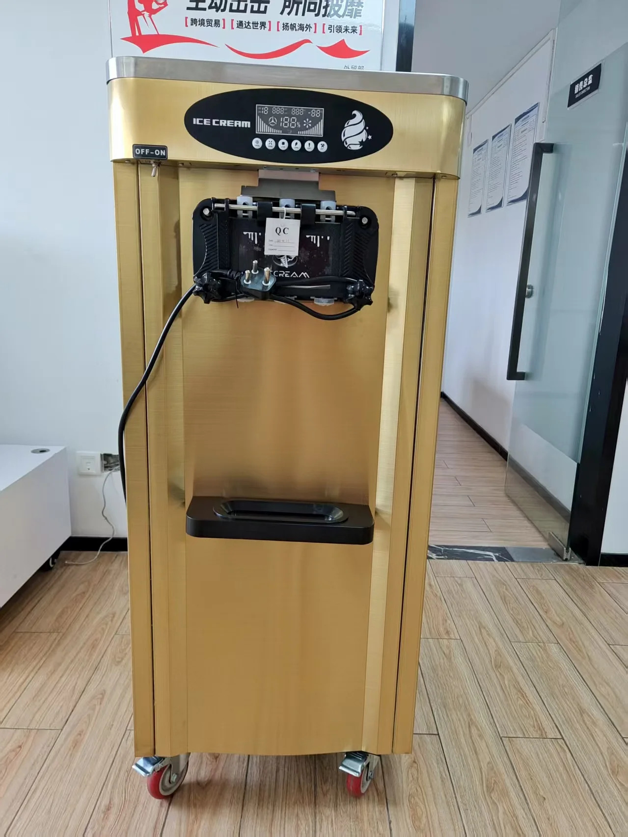 High Efficiency 3-Flavor Freestanding Golden Gelato Machine Commercial Soft Serve Ice Cream Maker For Milk Tea Shop