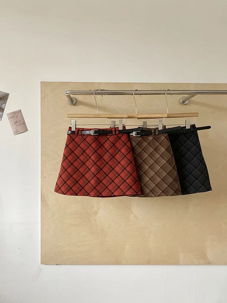 2025 autumn new versatile high waist slimming woolen skirt for women's autumn and winter fashion A-line hip hugging short skirt