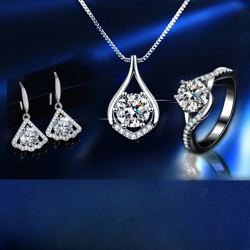 

UMQ Premium Sterling Silver Moissanite 1 Karat Three-Piece Set Set Female Pendant Necklace Ring Eardrops Full Set Gift Box