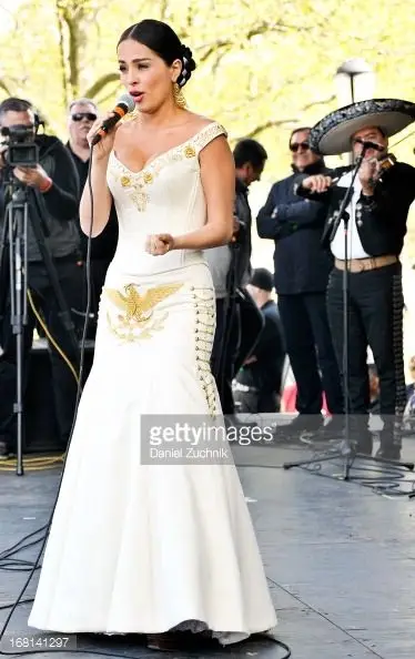 White Gold Mermaid Charro Verde Prom Occasion Dresses with Long Sleeve Jacekt Embroidery Mexicano Fashion Evening Gown