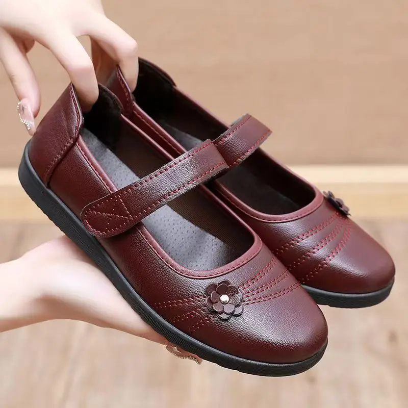 

Женские кожаные туфли на плоской подошве на липучке, весенне-осенние новые кожаные туфли на мягкой подошве с нескользящим круглым носком для пожилых людей среднего возраста