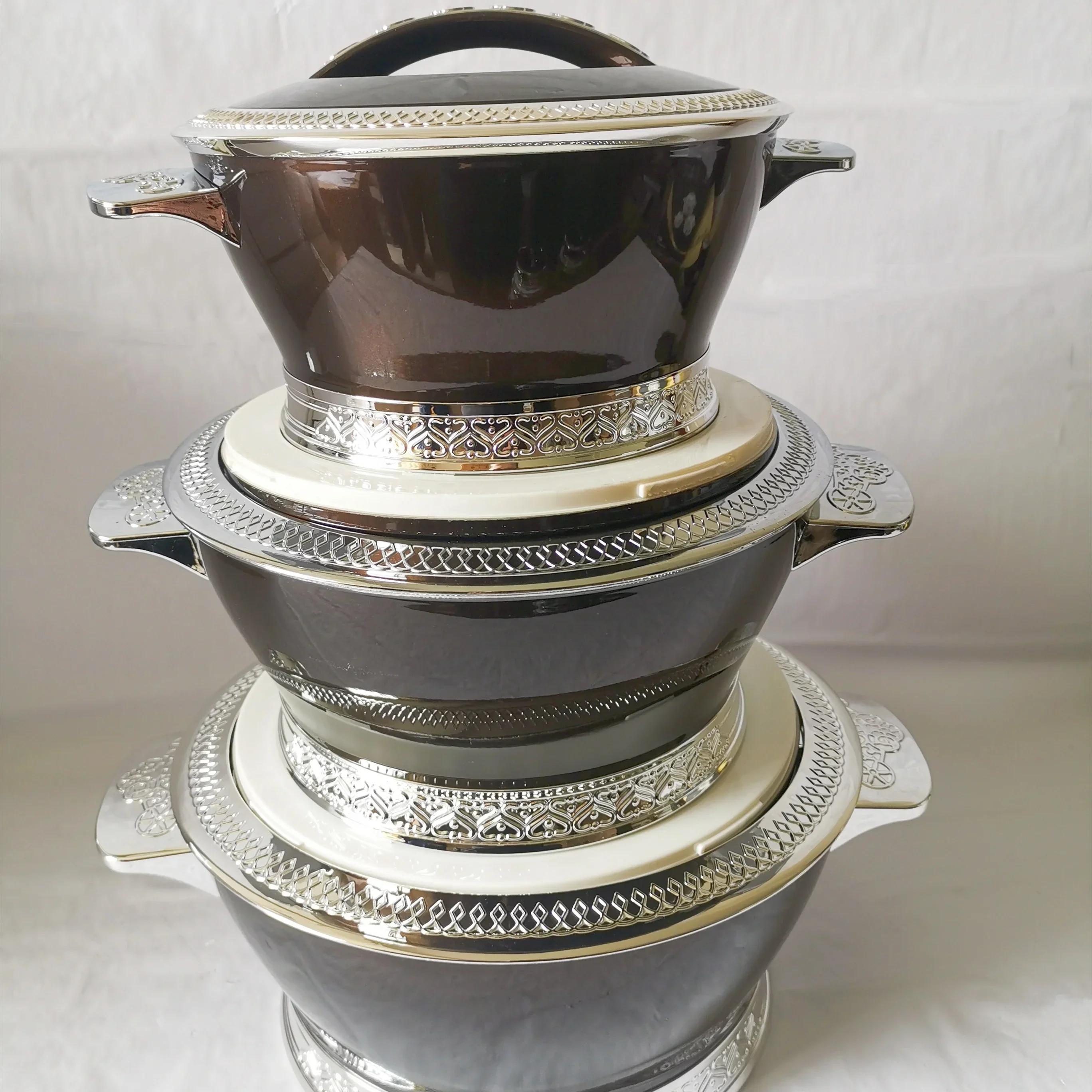 Penghangat makanan perjalanan