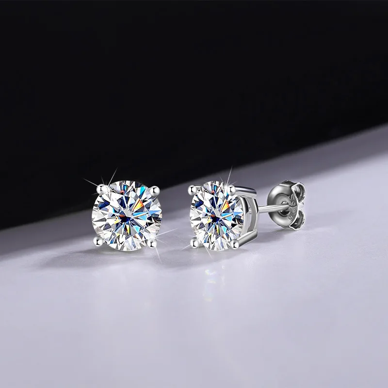 

High-quality silver moissanite four-prong ear studs, simple and elegant Moissanite gift earrings