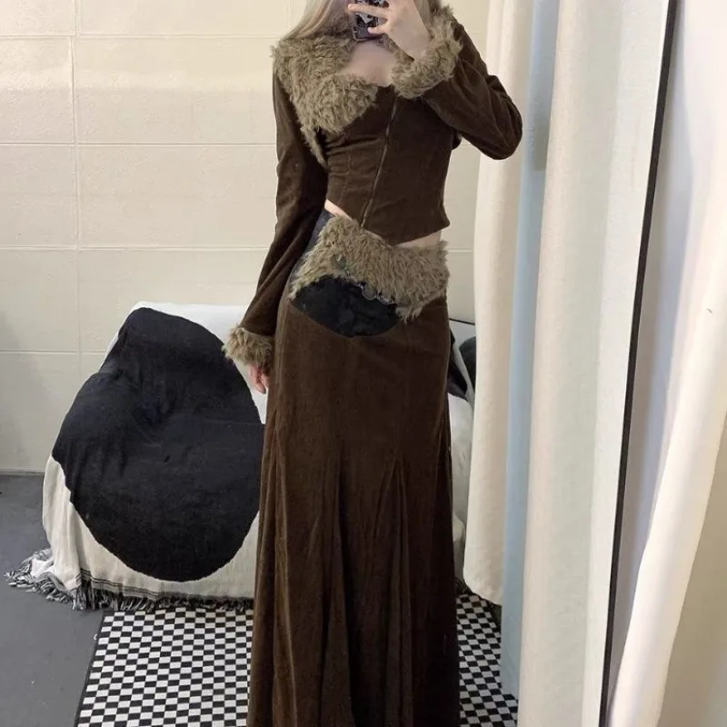 

Winter Vintage Fuzzy Shawl Coat with Irregularly Cut Base, Halter-style Top, Full-skirted and Laid-back Skirt Set