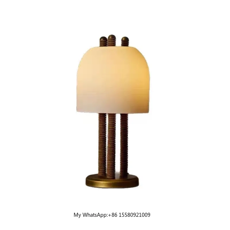 

Retro Leather Table Lamp, Minimalist Style, Suitable for Bedrooms, Living Rooms, Studies, Hotels, Glass Showrooms, and Offices.