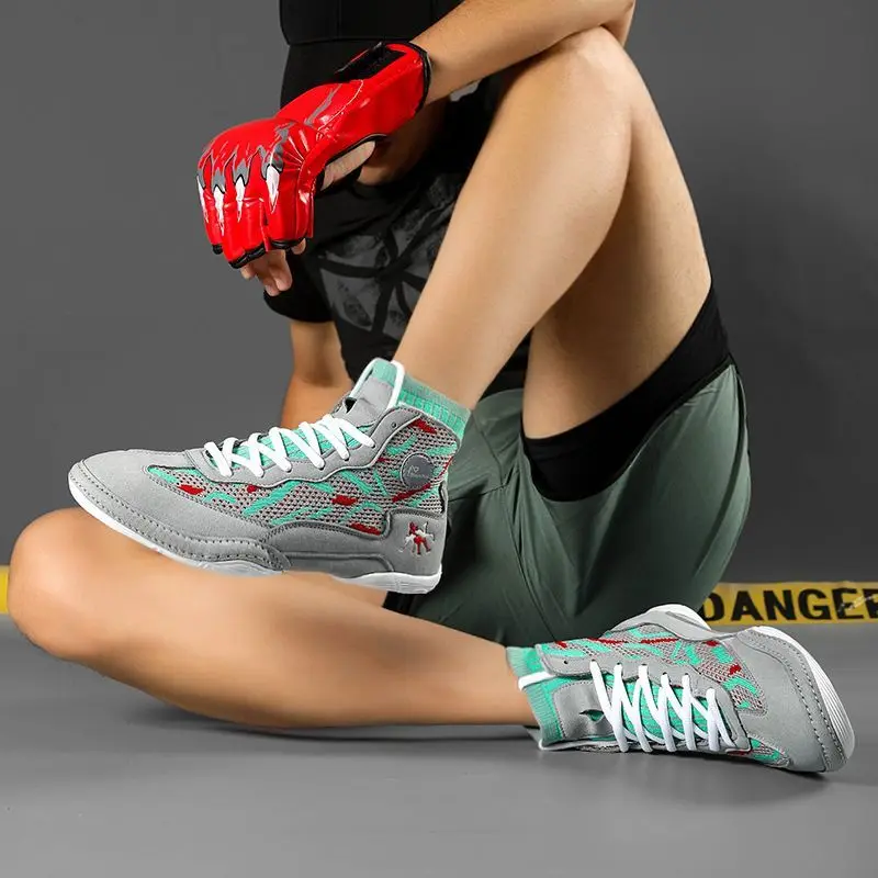

2026 Classic Men Wrestling Shoes High Top Wrestling Sneakers Man Professional Boxing Shoes For Men Lace Up Boxing Fighting Boots