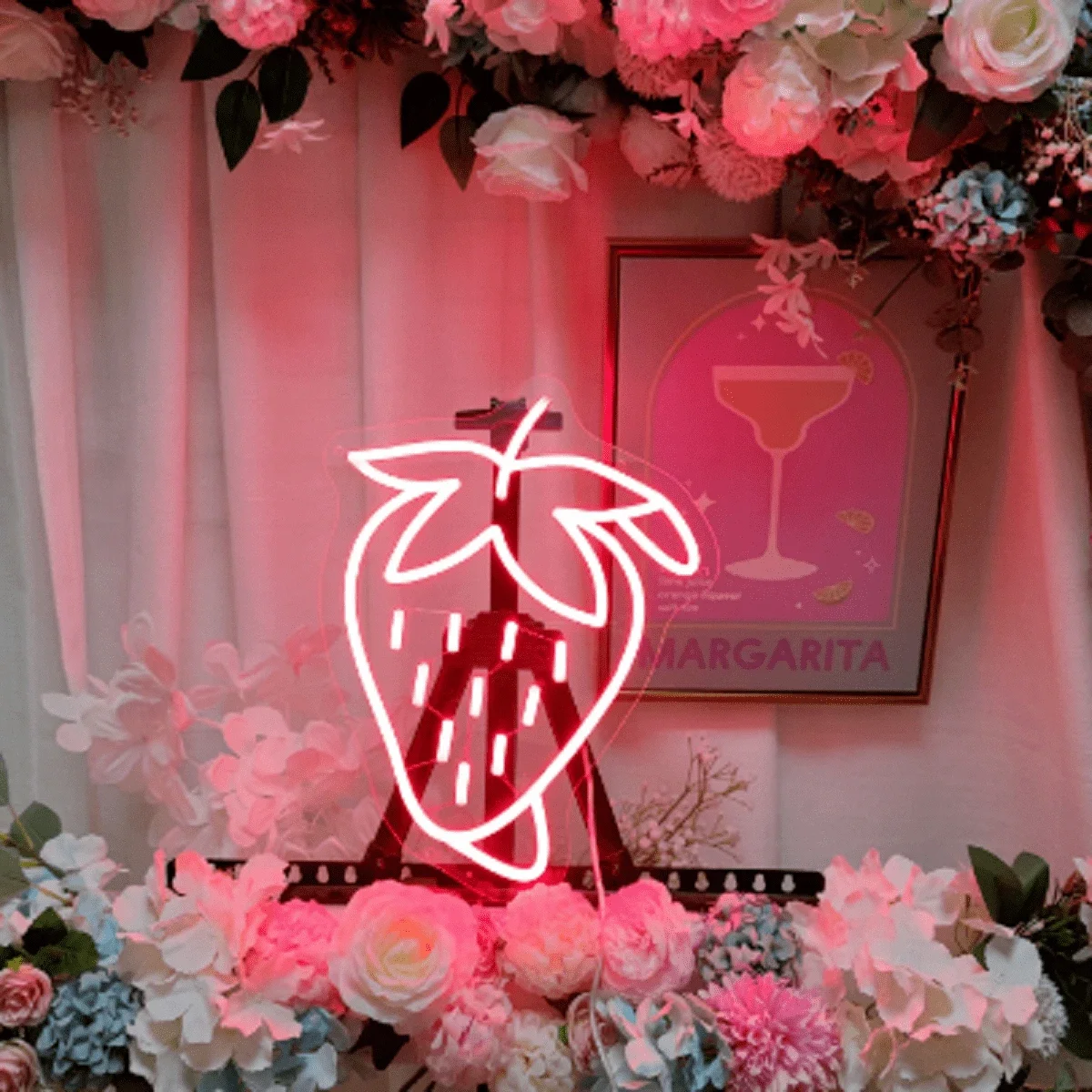 Modern Strawberry Design LED Neon Sign For Home Decoration Red Wall Decoration For Home Living Room Supermarket Shop Kids\' Gifts