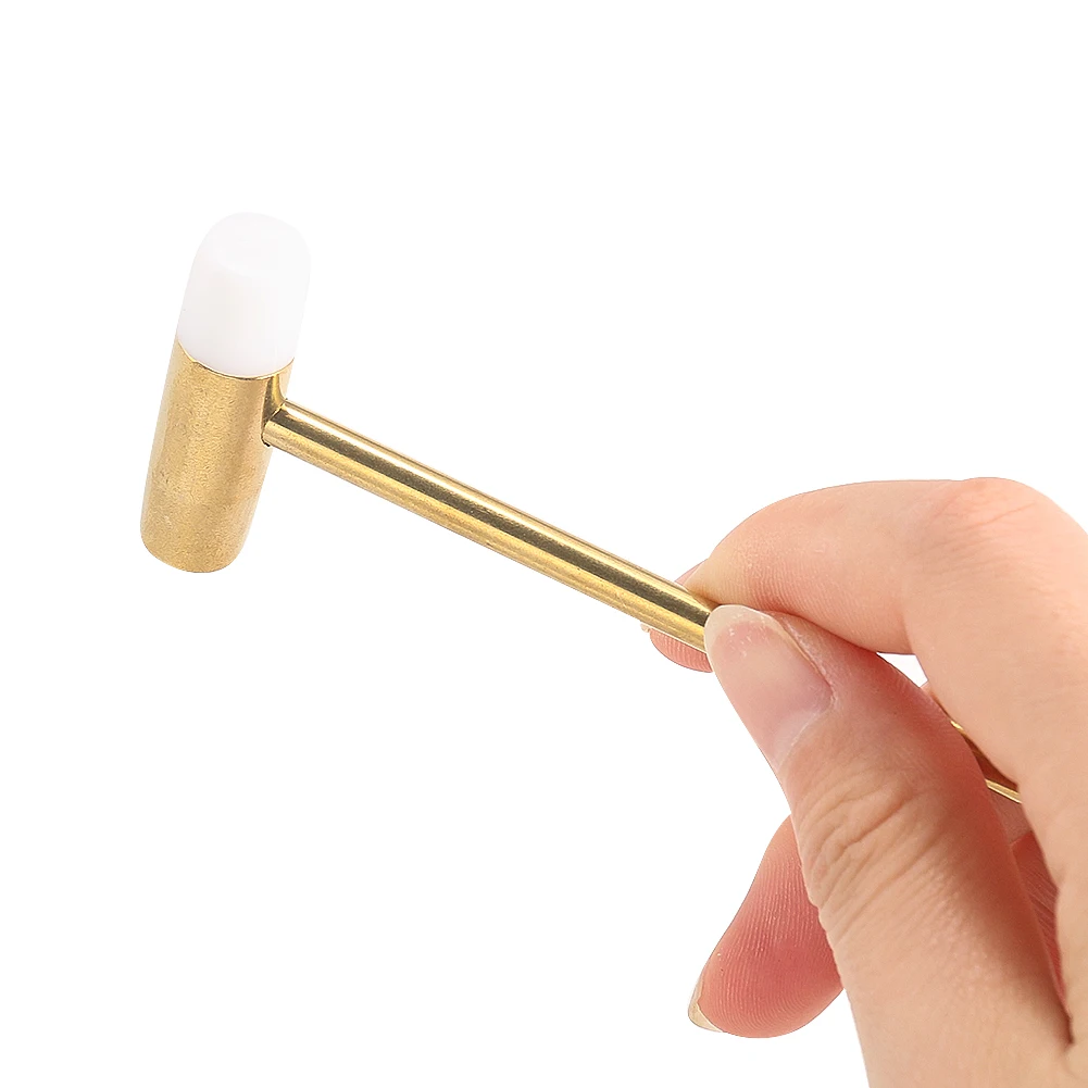 مطرقة نحاسية صغيرة للاستخدام الخارجي EDC أداة تصميم محمول مدمج مع حلقة مفاتيح أداة متينة متعددة الوظائف لإصلاحات التخييم والمشي لمسافات طويلة