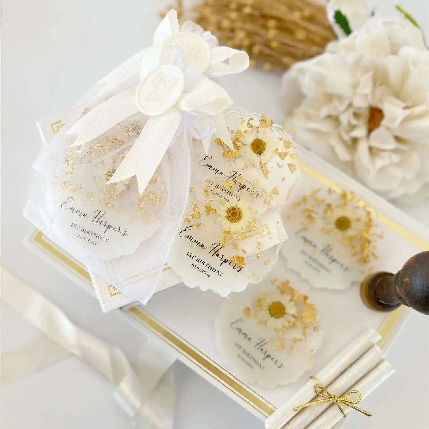 

Магнит для первого дня рождения Дейзи, подарок на первый день рождения Дейзи, украшение для вечеринки Дейзи ручной работы, сувениры для детского душа Дейзи, крещение