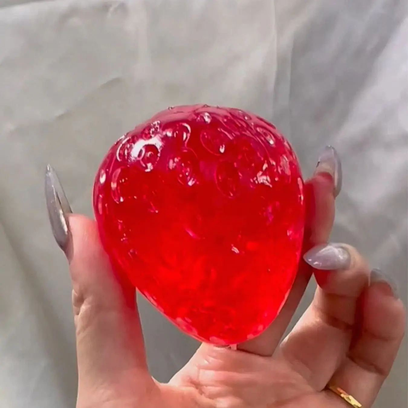 Mainan Squishy Stroberi, Bola Stres Stroberi yang Dapat Diubah Bentuknya, Mainan Fidget untuk ADHD, Anti Stres, Mainan Sensorik ASMR untuk Anak-anak dan Hadiah untuk Dewasa