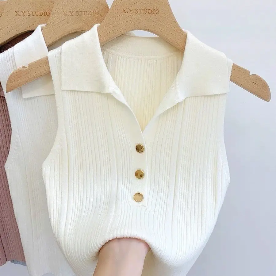 Neue einfarbige gestrickte Büro-Trägerweste für Damen – ärmelloses, geknöpftes, vielseitiges kurzes Oberteil für den Pendler-Look – Sommermode – Detail 5