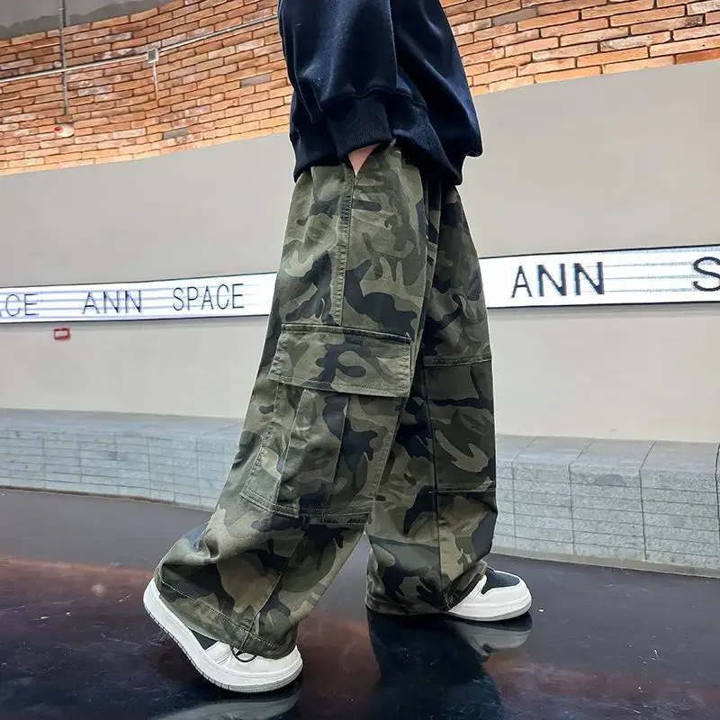 Adolescentes niños primavera camuflaje pierna recta suelta mono de pierna ancha 2025 nuevos niños primavera y otoño plancton pantalones guapos