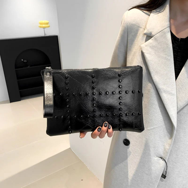 Ladies Black Envelop Clutch Bag Dark Punk Streetwear Rivets Wrist Bag Unisex Leather Purse Gothic Female Phone Pocket 2024 New