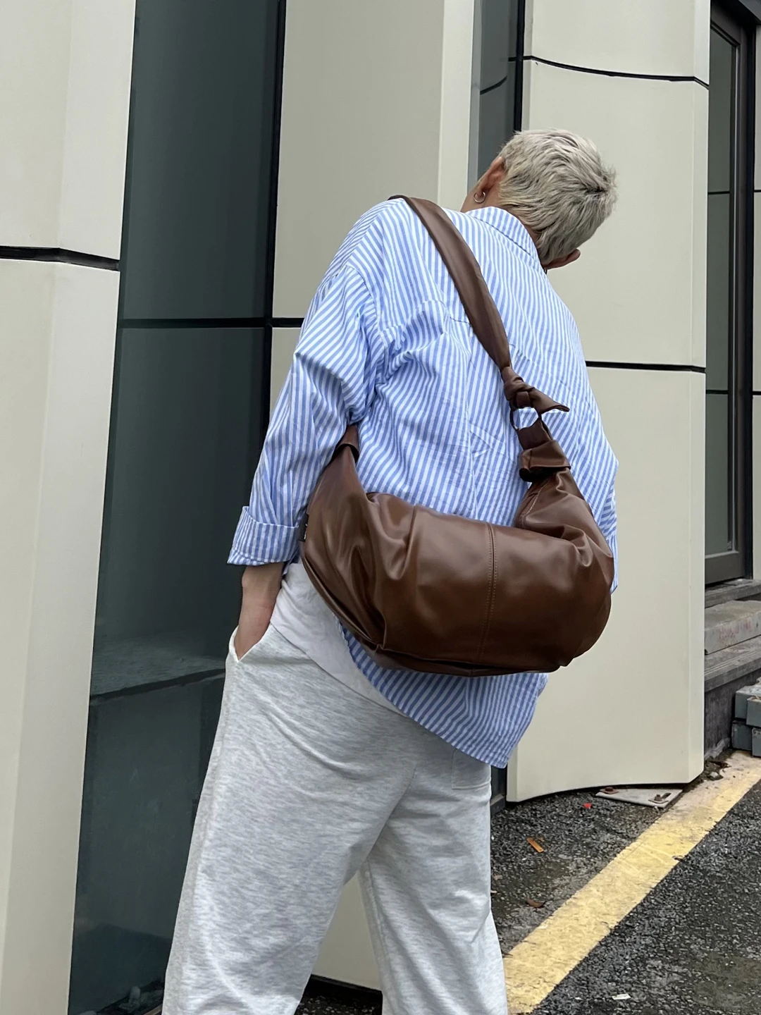 

YUEN Design Dumpling Moon Tooth Bag ex Сумка через плечо Street Faion Сумка-хобо из мягкой искусственной кожи на молнии Повседневное использование