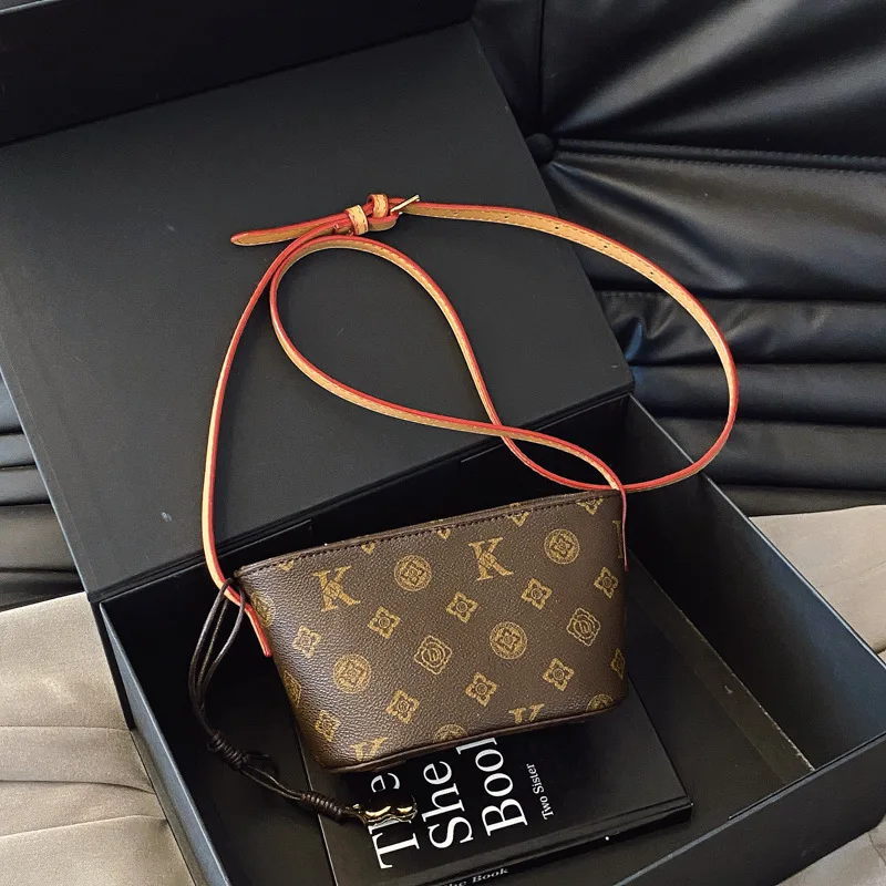 

Popular in 2025! Printed Yuanbao Women's Bag, Luxury Handheld, Shoulder and Crossbody, Full of Premium Sense