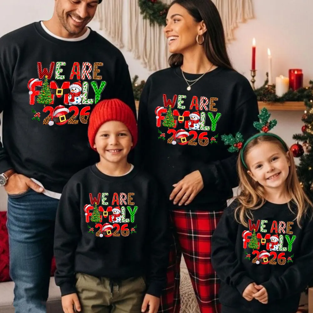 

We Are Family 2026, семейный рождественский свитшот, рубашки для папы, мамы и меня, одинаковый комплект для всей семьи, рождественская толстовка с капюшоном для папы, мамы и детей