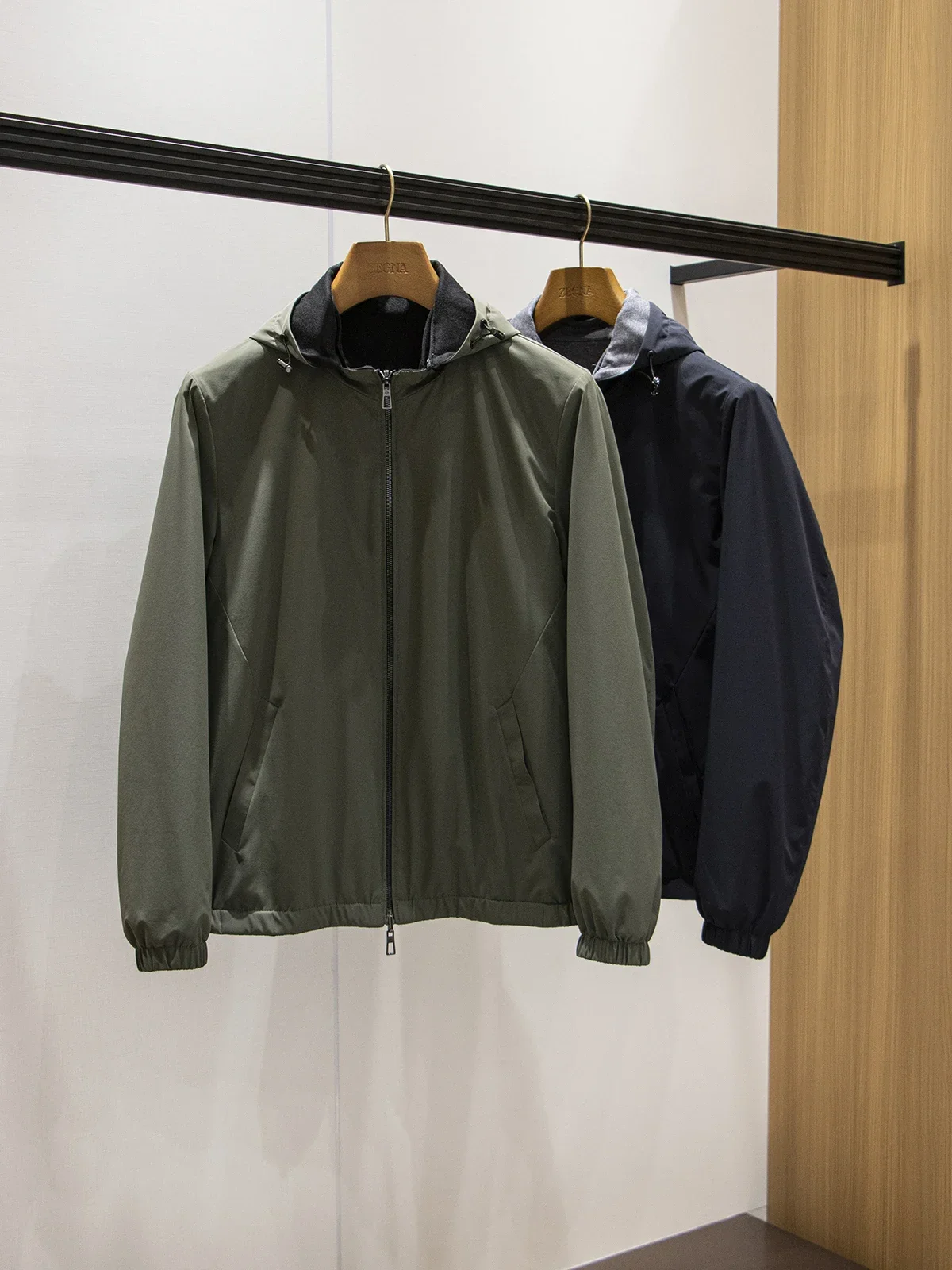 

High-end Satin Anti-Wrinkle Easy Care Men's Casual Hooded Double-Sided Bomber Jacket