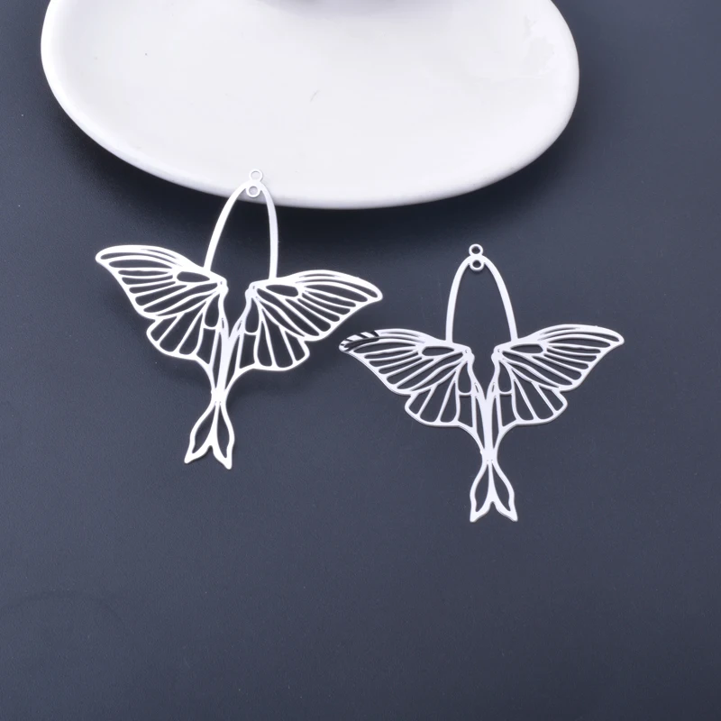 10 Stück Messing-Filigran-Anhänger mit ausgehöhlten Motiven von Motte, Schmetterling und Meerjungfrau, Edelstahl, goldfarben, für DIY-Schmuckherstellung von Ohrringen. – Detail 5