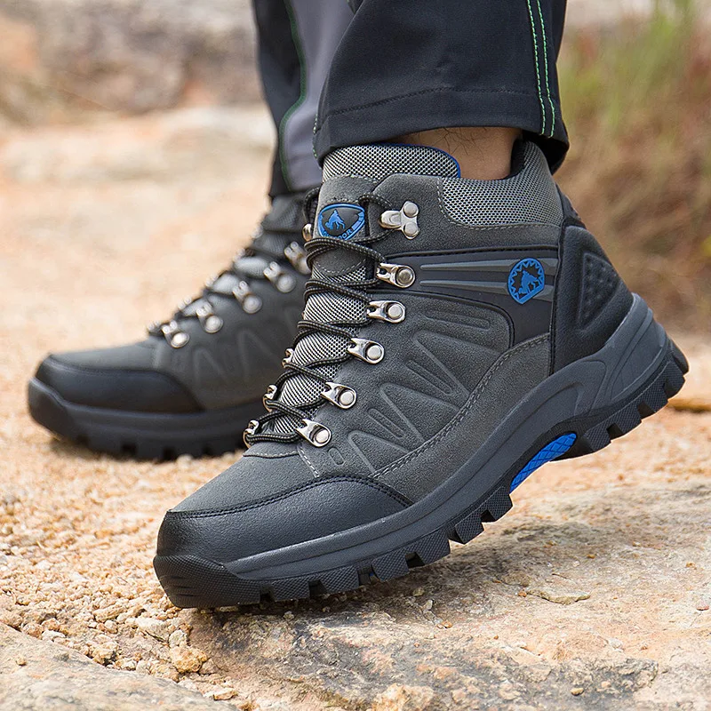 Outdoor hiking shoes in autumn and winter waterproof high-top hiking shoes extra large non-slip wear-resistant men's shoes.