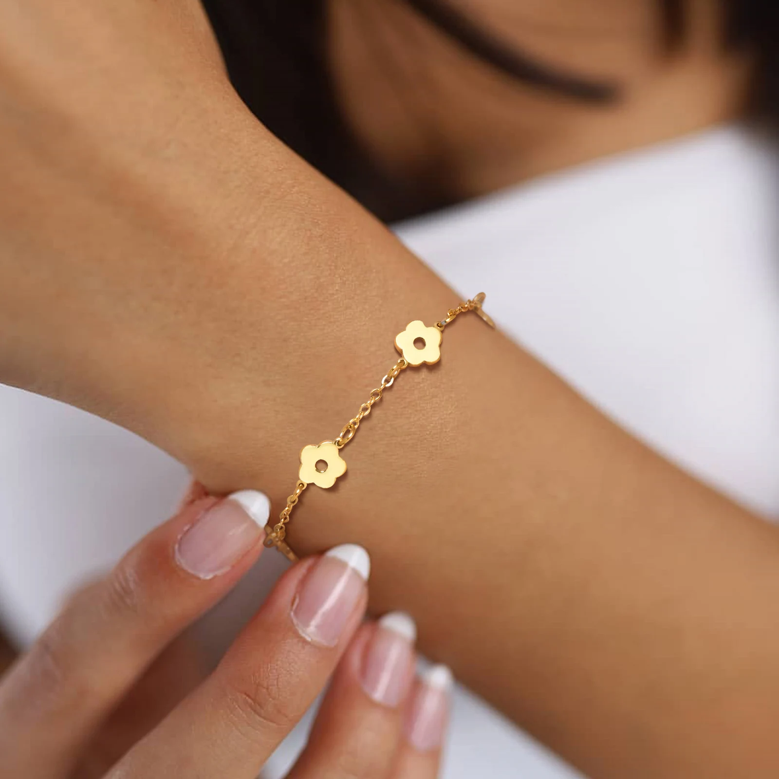 Chic Trendy Flower Charm Bracelets for Women Girls, Gold Plated Stainless Steel Metal Adjustable Bracelet Wristband Gift To Her