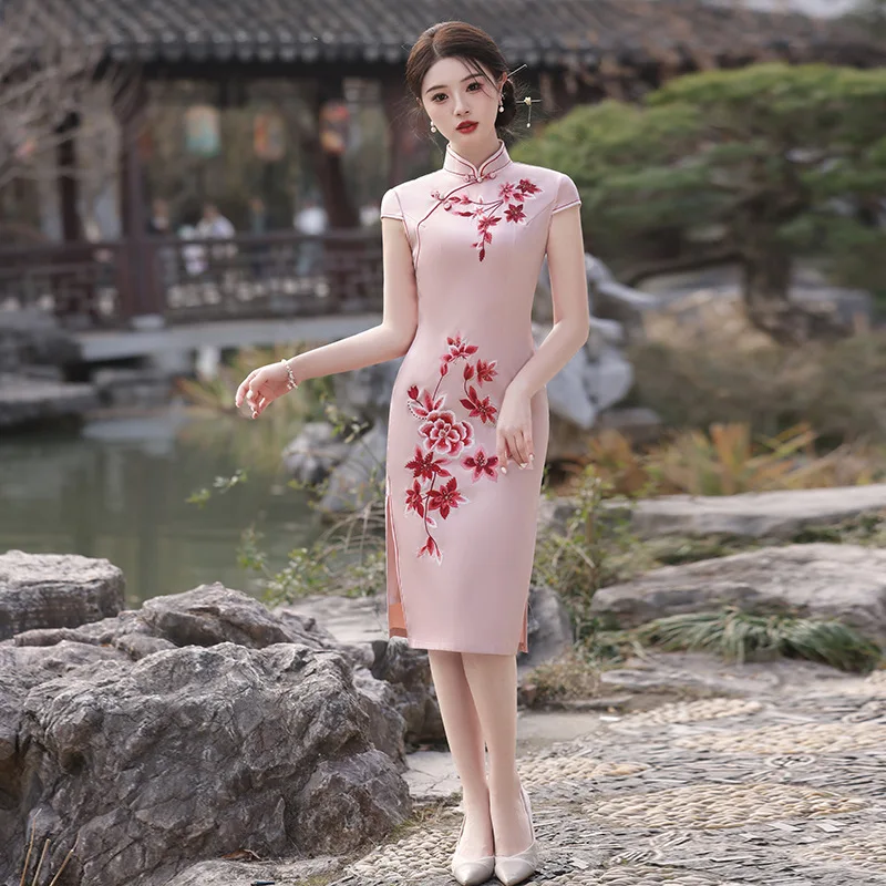 Embroidered Long Cheongsam Spring and Summer New Fashion Temperament Catwalk Banquet Performance Slim